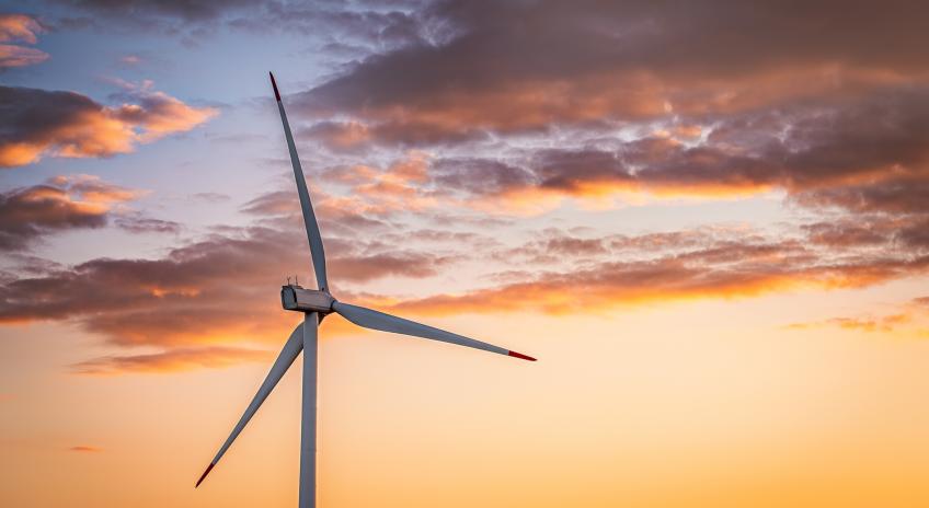 Single onshore wind turbine